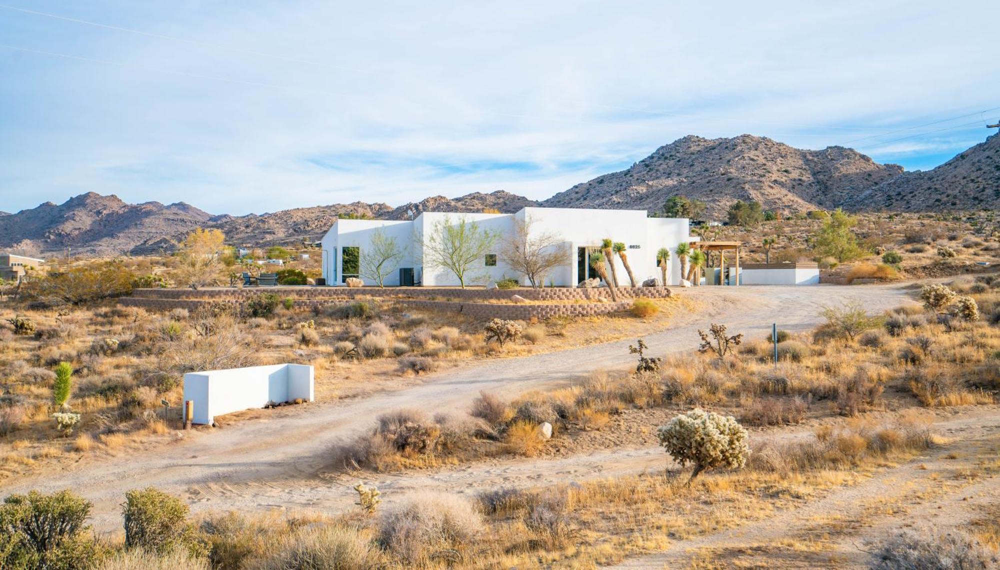 Experience Desert Serenity Gateway To Джошуа Три Екстериор снимка